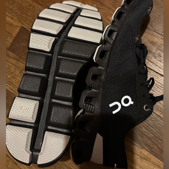 NWOT Black Womens Onclouds - Picture 5 of 5